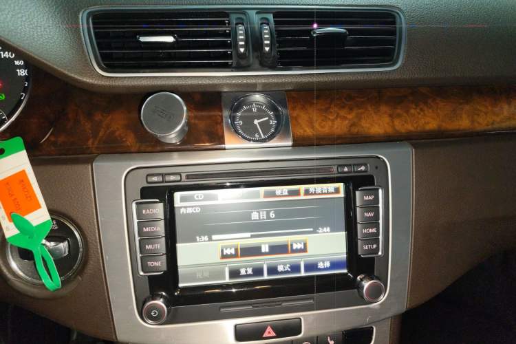 Used Volkswagen Magotan 2012 Travel Edition 2.0 TSI Luxury Version Audio And AC Panel