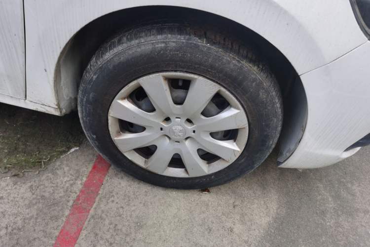 Used Peugeot 301 2018 1.6L Manual Comfort Edition Right Front Wheel Hub