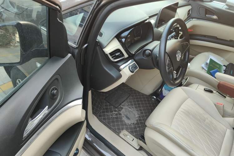 Used Buick GL8 2023 Facelifted Land Cruiser Executive Luxury Version Driver Seat