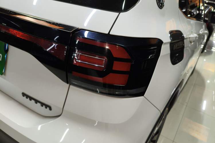 Used Volkswagen Tacqua 2020 1.5L Automatic Yue Right Rear Taillight