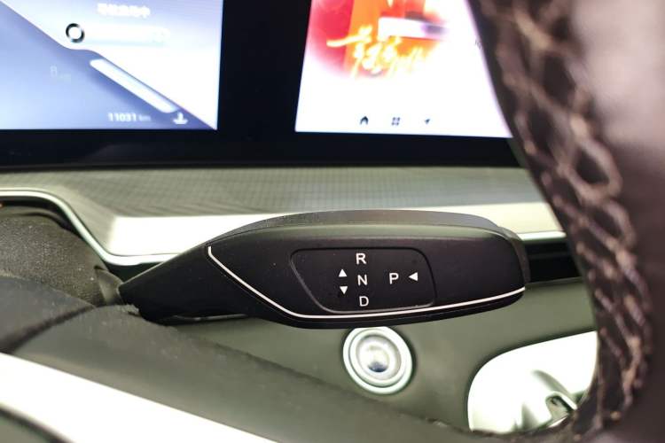 Used EXEED Lingyun 2024 300T Two-Wheel Drive Starlight Edition Gear Lever