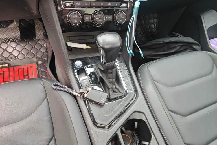 Used Volkswagen Tiguan L 2019 330TSI Automatic Two-Wheel Drive Smart Luxury Version China V Emission Standard