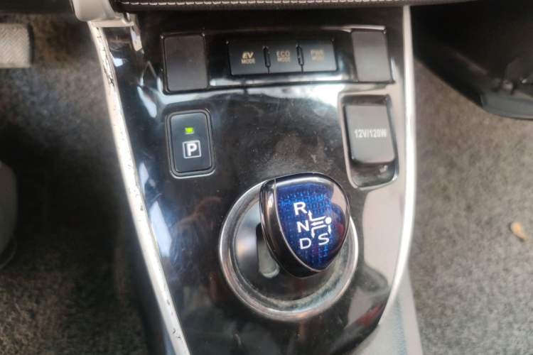 Used Toyota Levin 2017 Revised Dual-Engine 1.8H GS E-CVT Elite Sunroof Version China V Standard