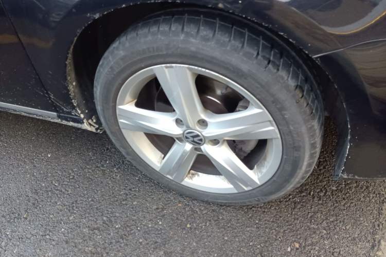 Used Volkswagen Magotan 2016 1.8TSI Luxury Comfort Model Right Front Wheel Hub