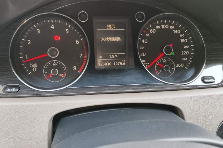 Used Volkswagen Magotan 2012 1.8TSI Prestige Model Odometer Close Up