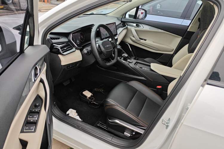 Used Lynk & Co 06 EM-P 2023 1.5T Remix PHEV Pro