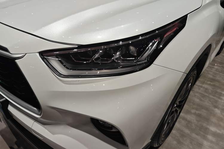 Used Toyota Highlander 2026 Model 2.5L Intelligent Electric Hybrid Dual-Engine All-Wheel-Drive Luxury Edition 7-seater
