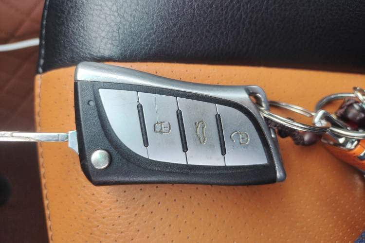 Used Huanghai Jiaolong 2015 2.4L Two-Wheel Drive Gasoline Sport Edition 4G69S4N
