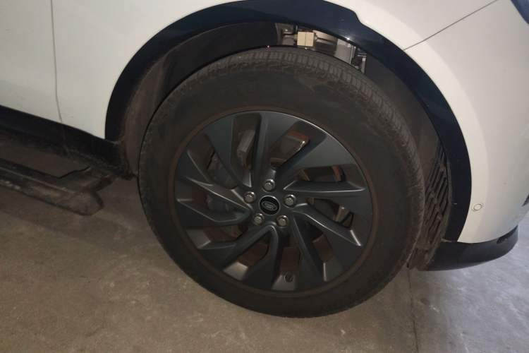 Used Land Rover Discovery 2023 Revised Version 360 PS R-Dynamic S
