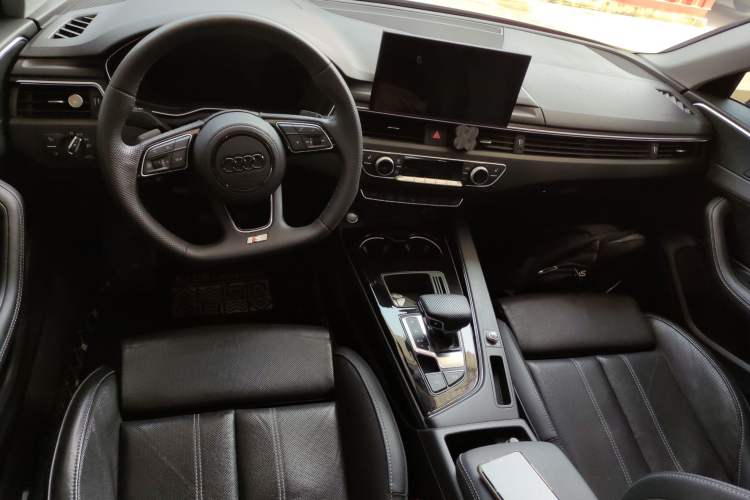 Used Audi A4L 2020 40 TFSI Luxury Dynamic Model
