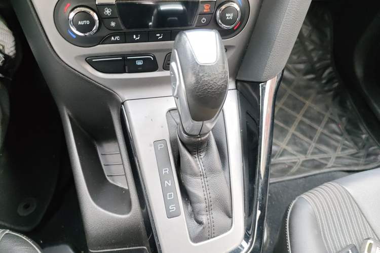 Used Ford Focus 2012 Hatchback 1.6L Automatic Fashion Edition Gear Lever