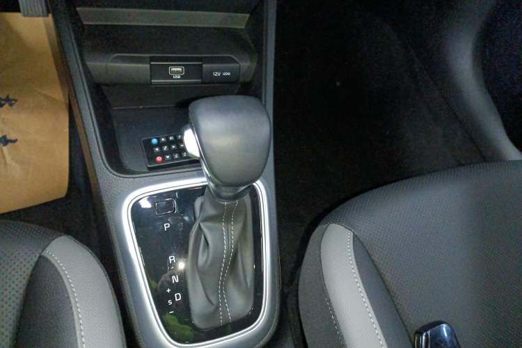 Used Kia kx1 Stonic 2021 1.4L CVT Sunroof Model
