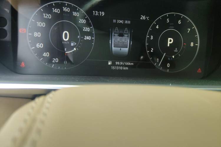 Used Land Rover Range 2016 3.0 SC V6 Vogue Odometer Close Up