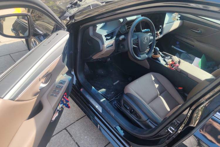 Used Lexus ES 2025 200 Premium Edition Driver Seat