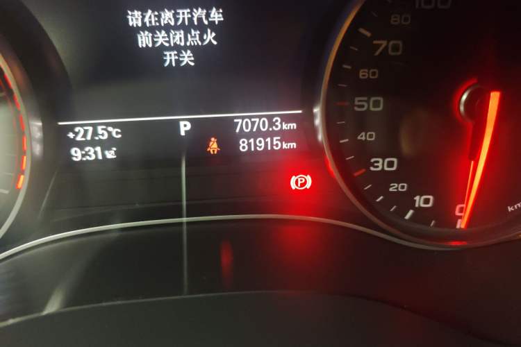 Used Audi A6L 2014 TFSI Standard Model Odometer Close Up