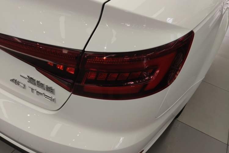 Used Audi A4L 2019 40 TFSI Ambition China VI Right Rear Taillight