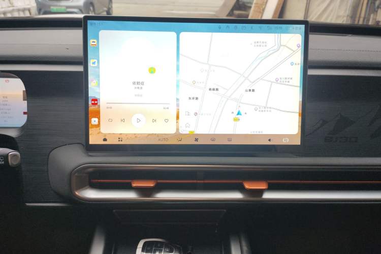 Used BAIC Off-Road BJ30 2026 Model Traveler 1.5T Hybrid Standard Version Audio And AC Panel