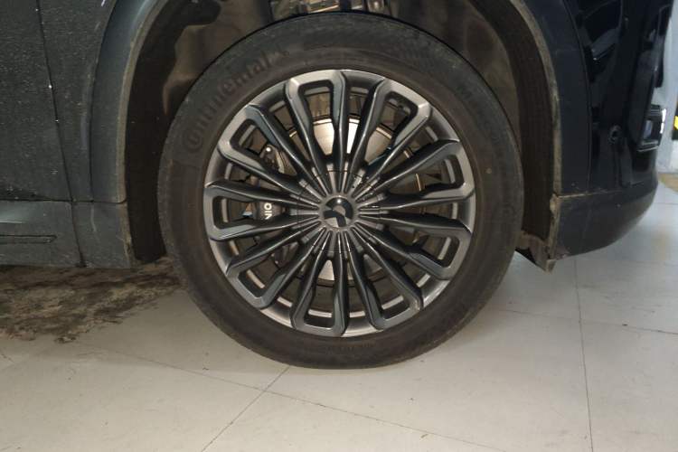 Used Nio ES8 2018 355 km Base Version 6-Seater Edition Right Front Wheel Hub