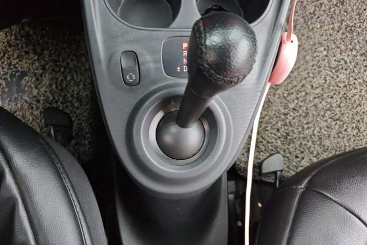 Used smart fortwo 2015 1.0L 52 kW Hardtop Passion Edition Gear Lever
