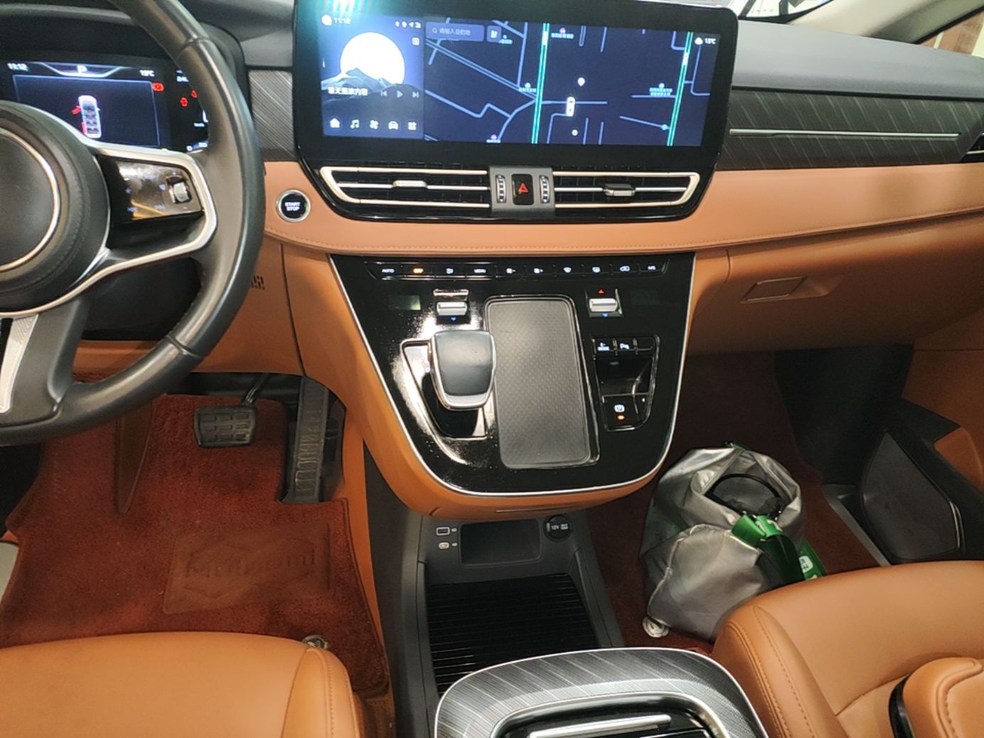 Hongqi HQ9 PHEV 2024 2.0T Four-Wheel Drive Business Edition — снимка 18