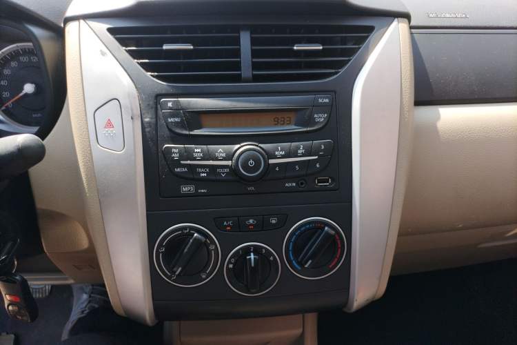 Used Venucia R50 2013 1.6L Manual Fashion Edition