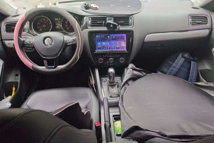 Used Volkswagen Sagitar 2017 1.6L Automatic Comfort Model Center Console
