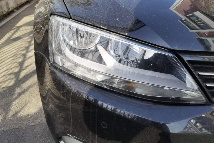 Used Volkswagen Sagitar 2012 1.8TSI Automatic Flagship Edition Right Front Headlight