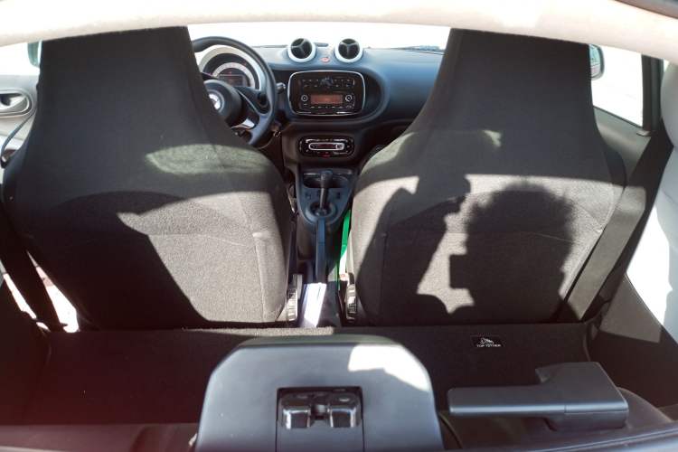 Used smart fortwo 2015 1.0L 52 kW hardtop Dynamic version