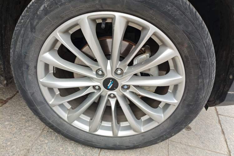 Used CHANGAN OSHAN X7 PLUS 2022 1.5T Blue Whale Edition Automatic Prestige Version Right Front Wheel Hub