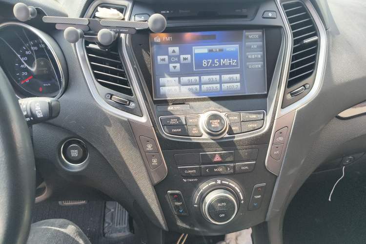 Used Hyundai Santa Fe 2015 2.0T Automatic All-Wheel Drive Smart Version 5 Seats