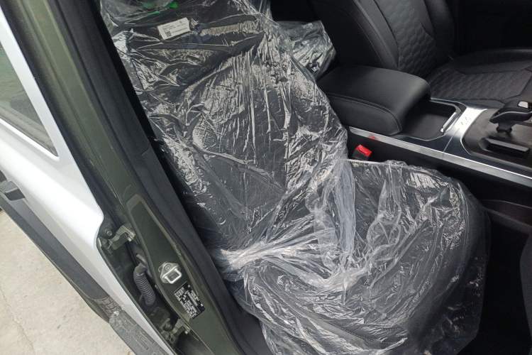 Used 212 T01 2024 2.0T Explorer
