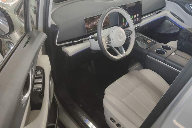 Used VOYAH Dream 2025 PHEV Four-Wheel-Drive Flagship Version – Qiankun Edition Driver Seat