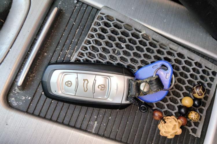 Used Geely Auto Emgrand X7 Sport 2016 1.8TD Automatic All-Wheel-Drive ZhiZun Edition Vehicle Key