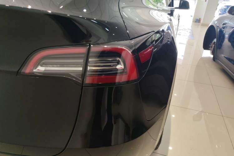 Used Tesla Model Y 2021 Long-Range All-Wheel-Drive Version Right Rear Taillight