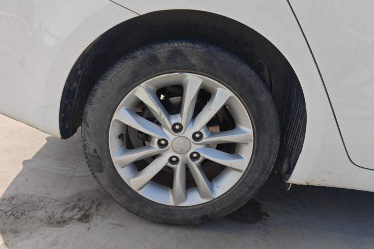 Used Kia K3 2016 1.6L Automatic GLS Right Rear Wheel Hub