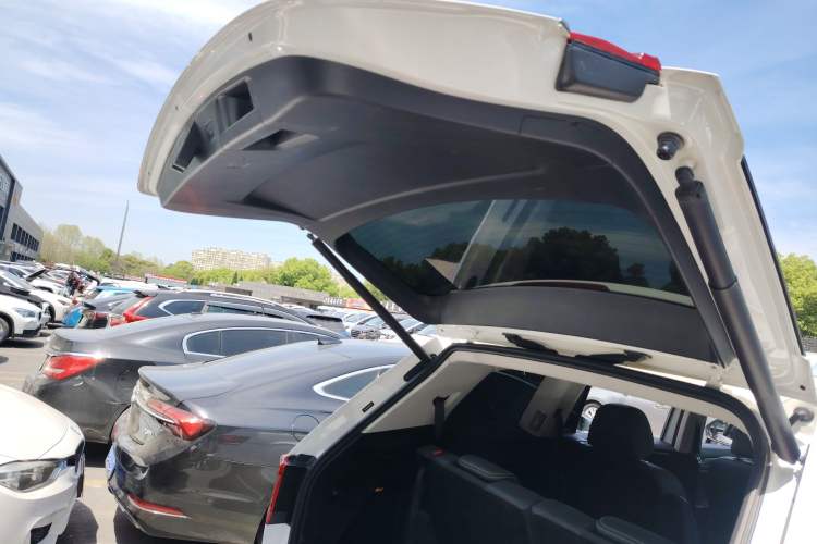 Used Volkswagen Teramont 2017 530 V6 Four-Wheel Drive Luxury Edition Trunk