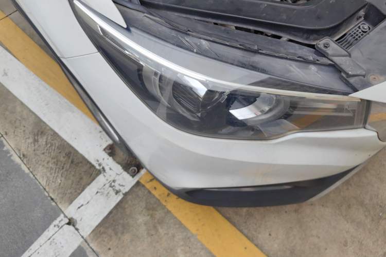 Used MG ZS 2017 1.5L Automatic Elite Edition Right Front Headlight