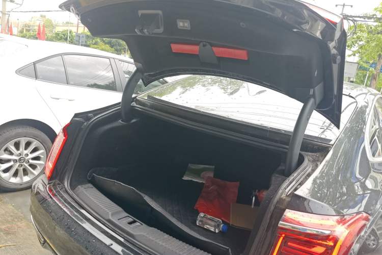 Used Hongqi H9 2022 2.0T Smart Connect Flagship Edition Trunk