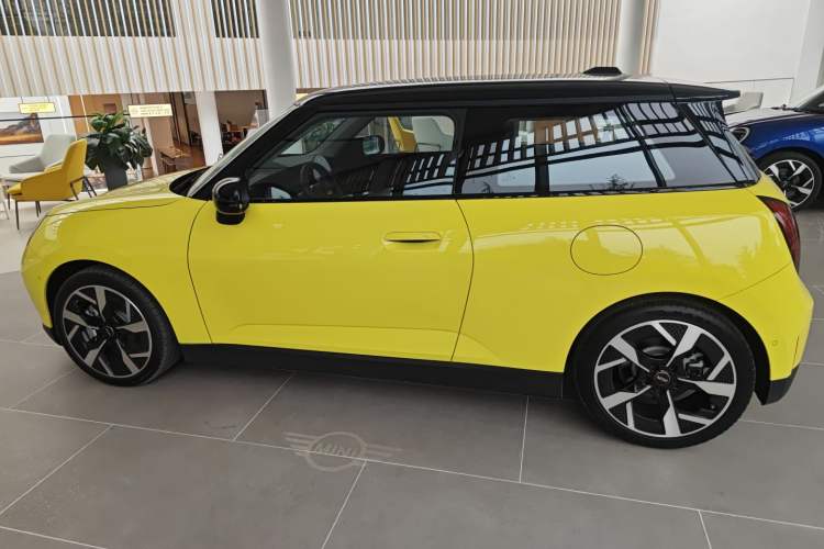 Used MINI Electric MINI COOPER 2024 452km COOPER SE Artist