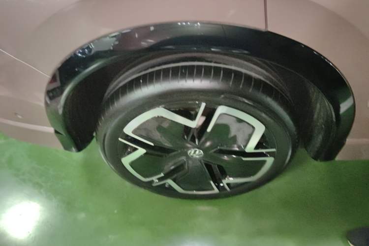 Used Volkswagen Tiguan L 2024 PRO 330TSI Two-Wheel Drive R-Line Smart Edition Right Rear Wheel Hub