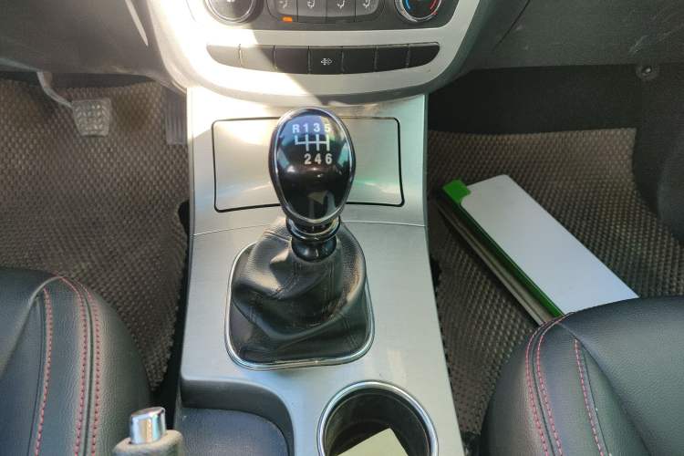 Used JAC T6 2020 2.0T Diesel Two-Wheel-Drive Elite Version Long Wheelbase China VI Emission Standard HFC4DB2-2E
