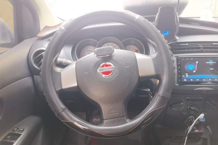 Used Nissan Livina 2010 Jingrui Edition 1.6L Manual Standard Model Steering Wheel
