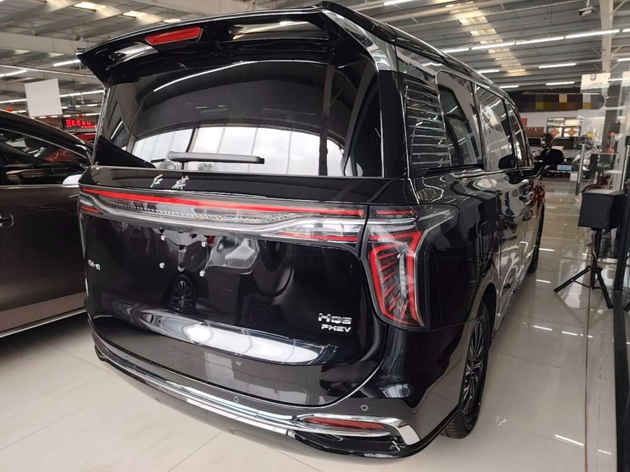Hongqi HQ9 PHEV 2024 2.0T Four-Wheel Drive Business Edition — снимка 6