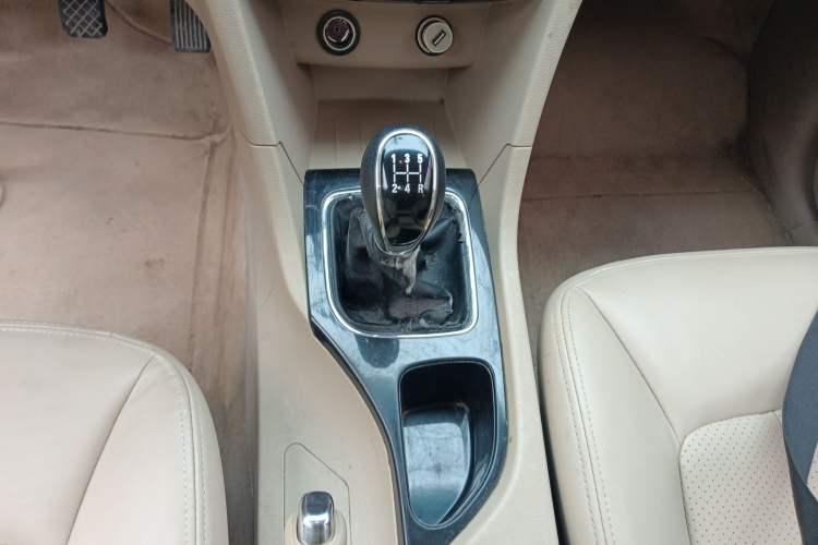 Used Baojun 730 2016 1.5L Manual Comfort Version 7 Seats China V Emission Standard