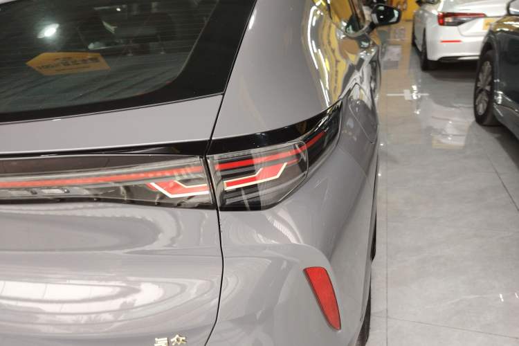 Used Volkswagen ID.UNYX 2024 Revised Pro Long-Range Version Right Rear Taillight