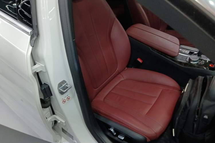 Used BMW 5 Series 2020 530Li Leading Model M Sport Package Right Front Seat