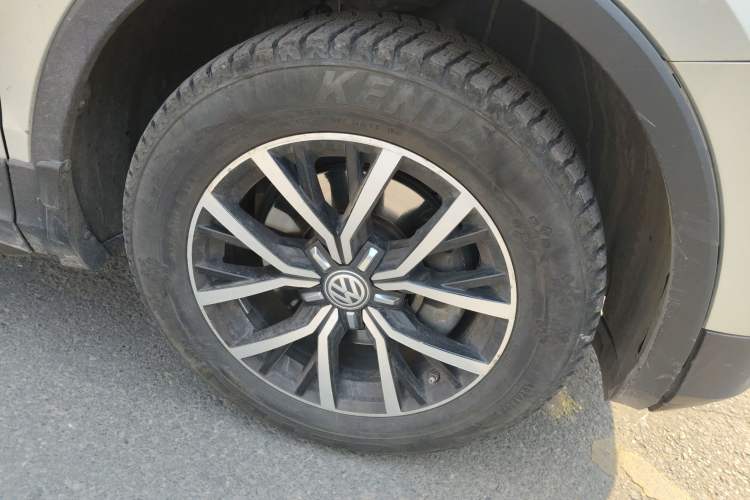 Used Volkswagen Tiguan L 2017 330TSI Automatic Two-Wheel Drive Comfort Edition Right Front Wheel Hub