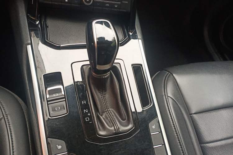 Used Wey VV7 2017 2.0T Ultra-Luxury Version Gear Lever