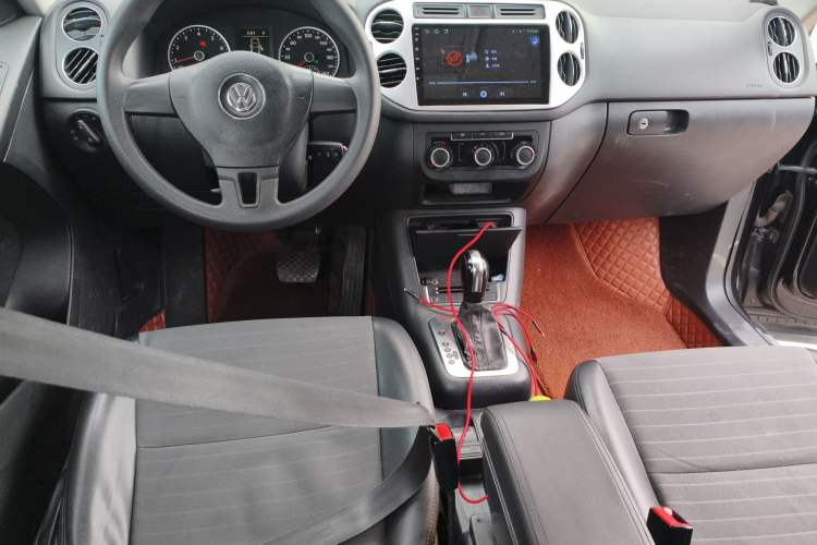 Used Volkswagen Tiguan 2013 1.8TSI Automatic Two-Wheel Drive Trend Edition Center Console