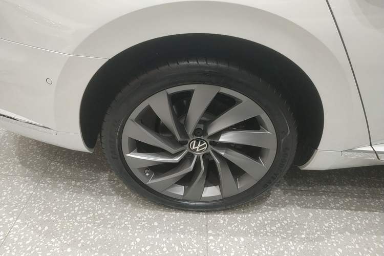 Used Volkswagen FAW-Volkswagen CC 2025 380TSI Striking All-Inclusive Edition Right Rear Wheel Hub
